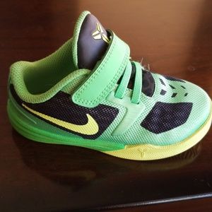 NIKE Kobe Mentality Toddler Boys Shoe Black/Poison
